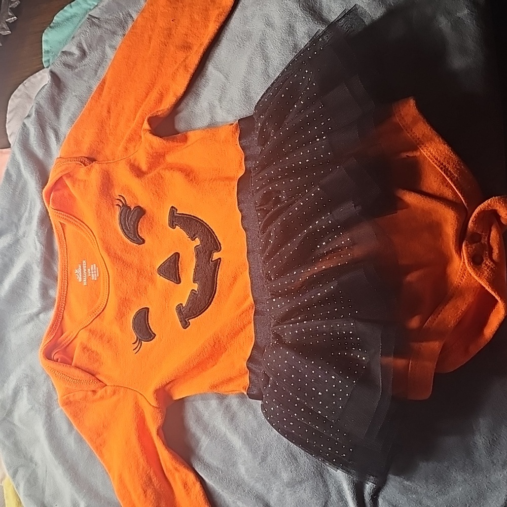E Halloween pumpkin jackolantern Tutu onesie longsleeve 24 Months.
